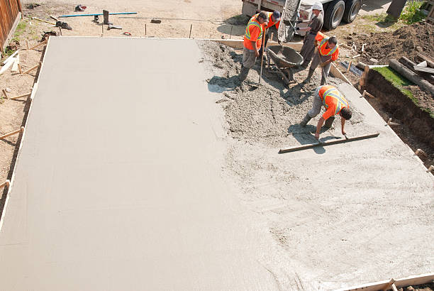 Best Concrete Flooring Contractor  in Pardeeville, WI